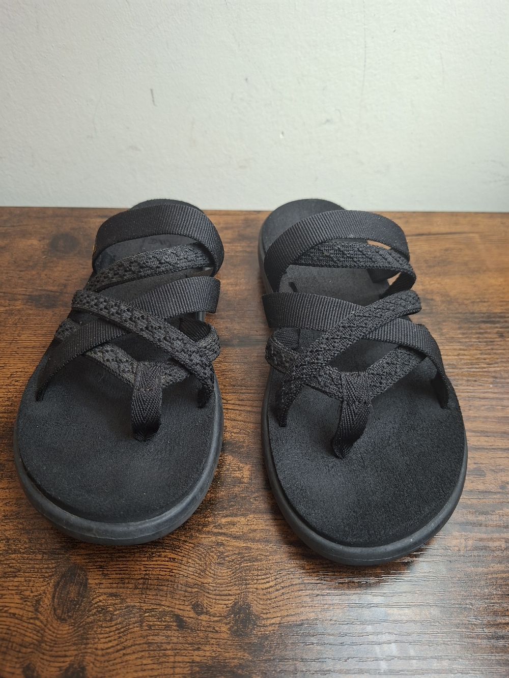 Teva Olowahu Women’s Mush Flip Flop Sandals – Black On Black – Size 6–6.5